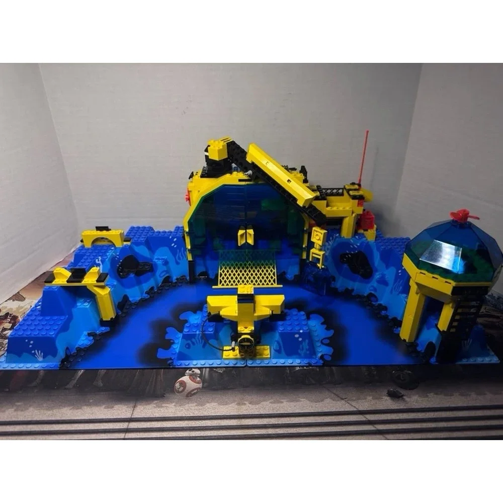 LEGO Aquazone Neptune Discovery Lab 6195 - Incomplete Missing Parts No Box/Manua